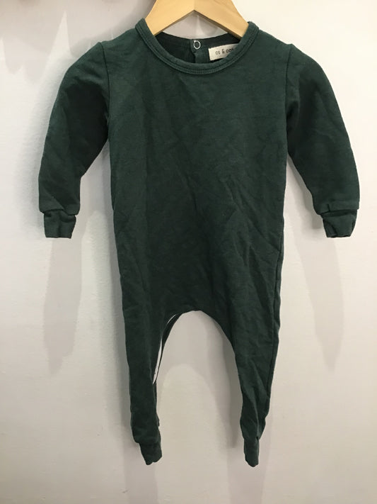 Os & Oakes green romper 6-12m