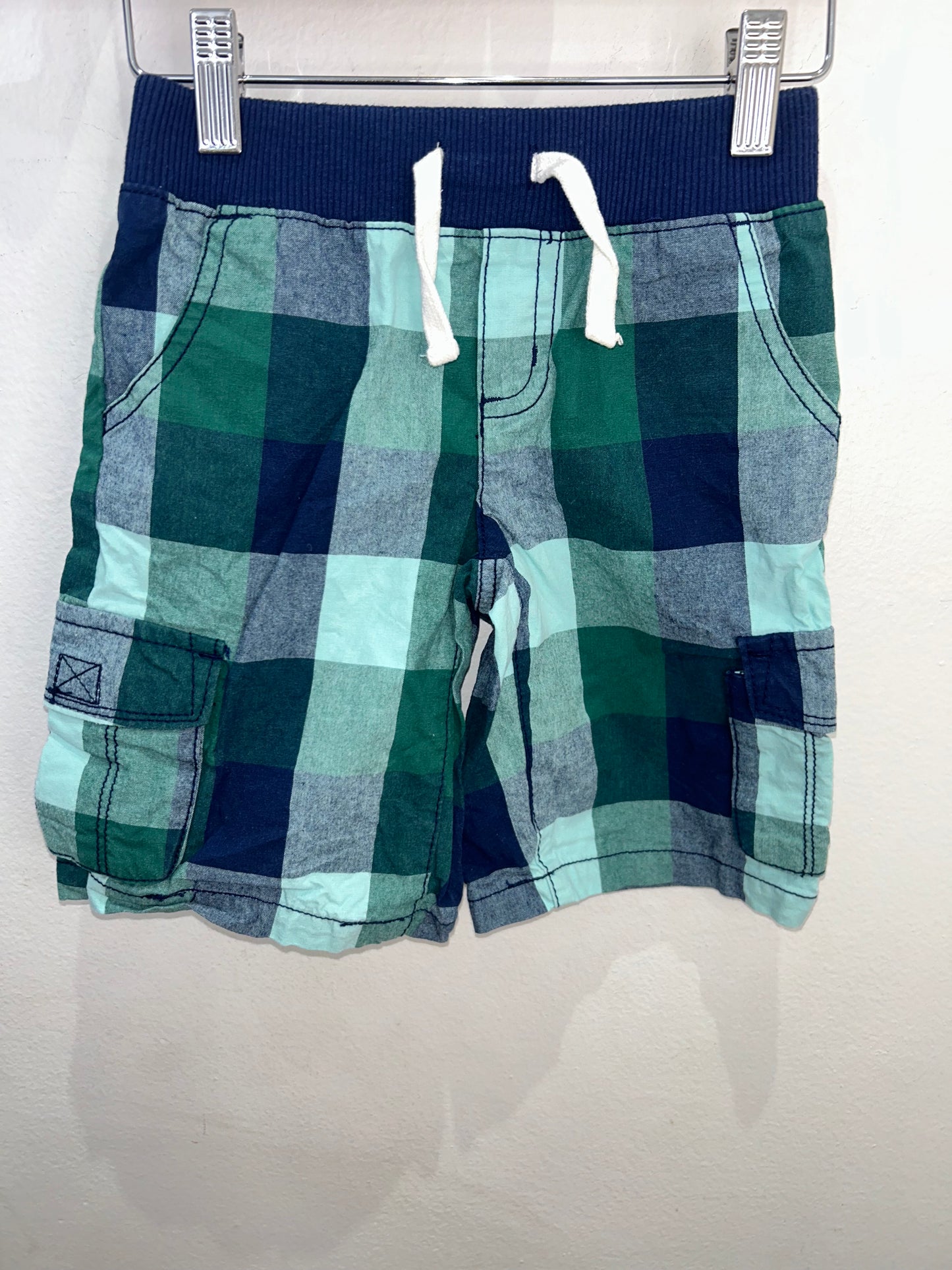 Green plaid shorts 5y