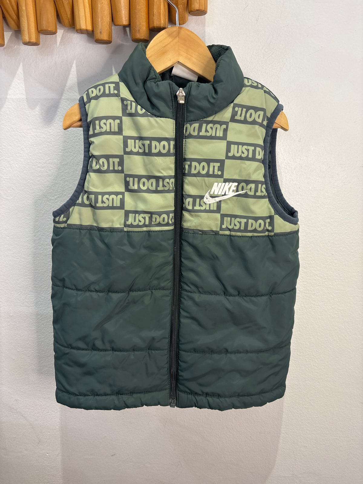 Nike green vest 6-7y
