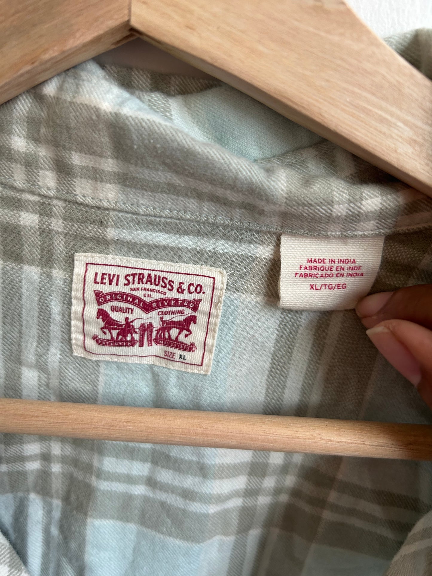 Pear button checkered shirt XL (mens)