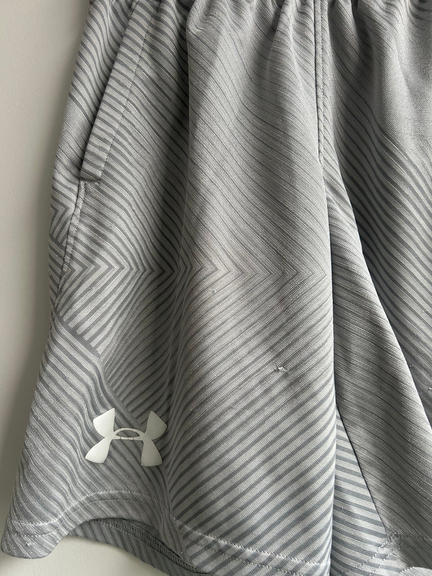 Shorts Underarmor silver 8y*