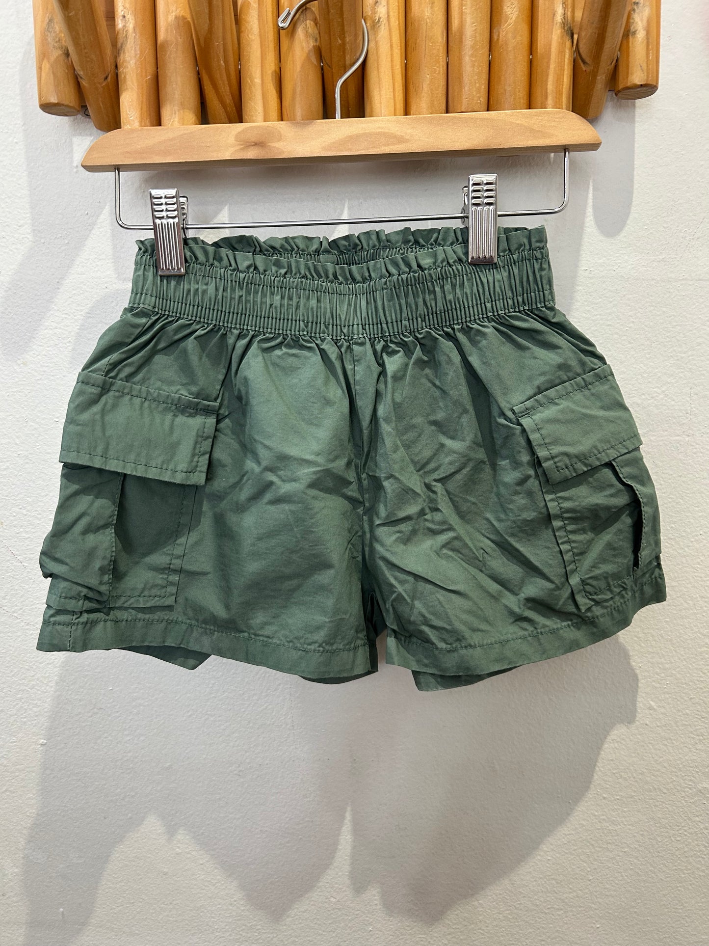 Green smocked waist shorts 4-5y