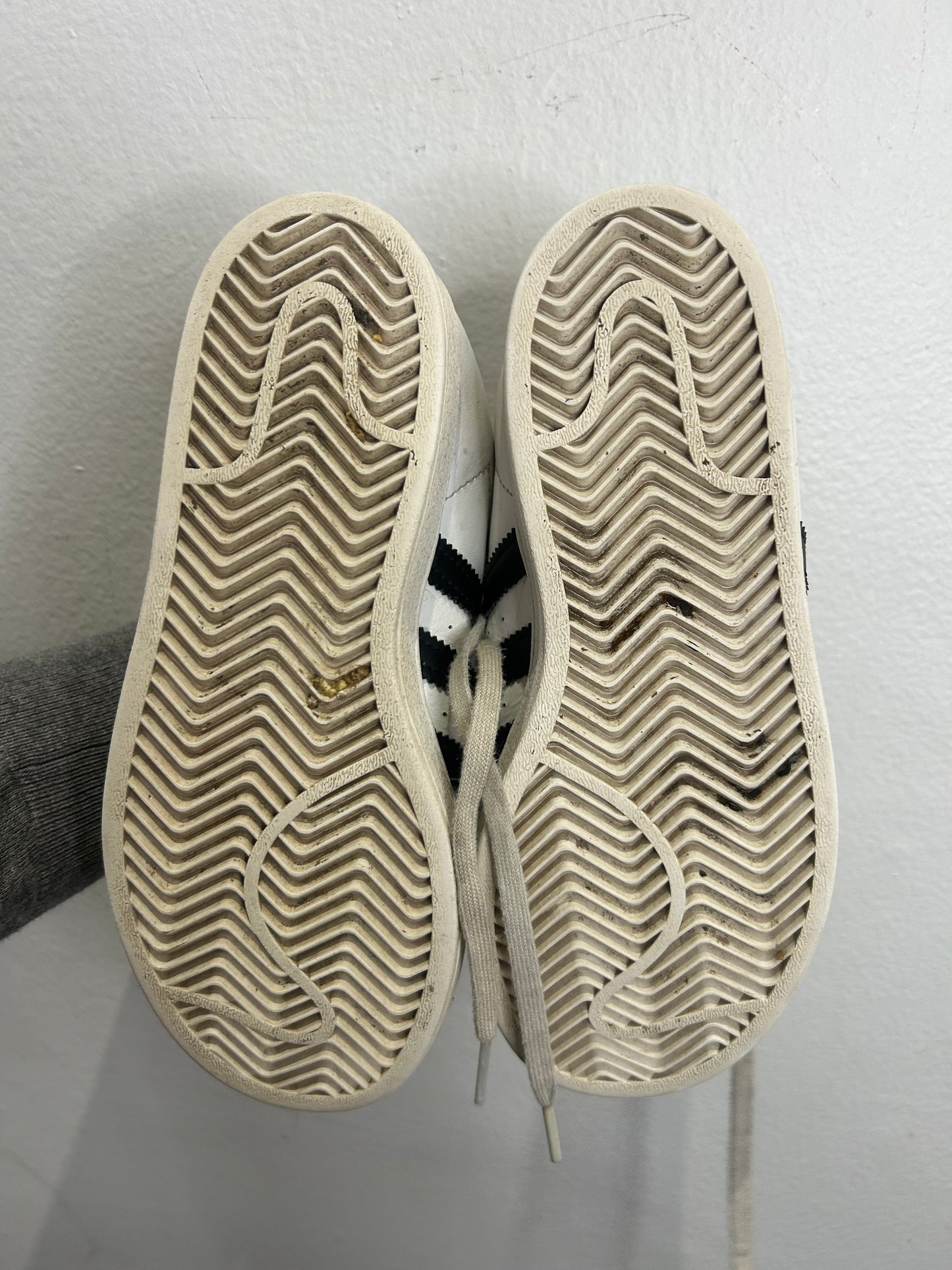 Y2 Adidas superstars