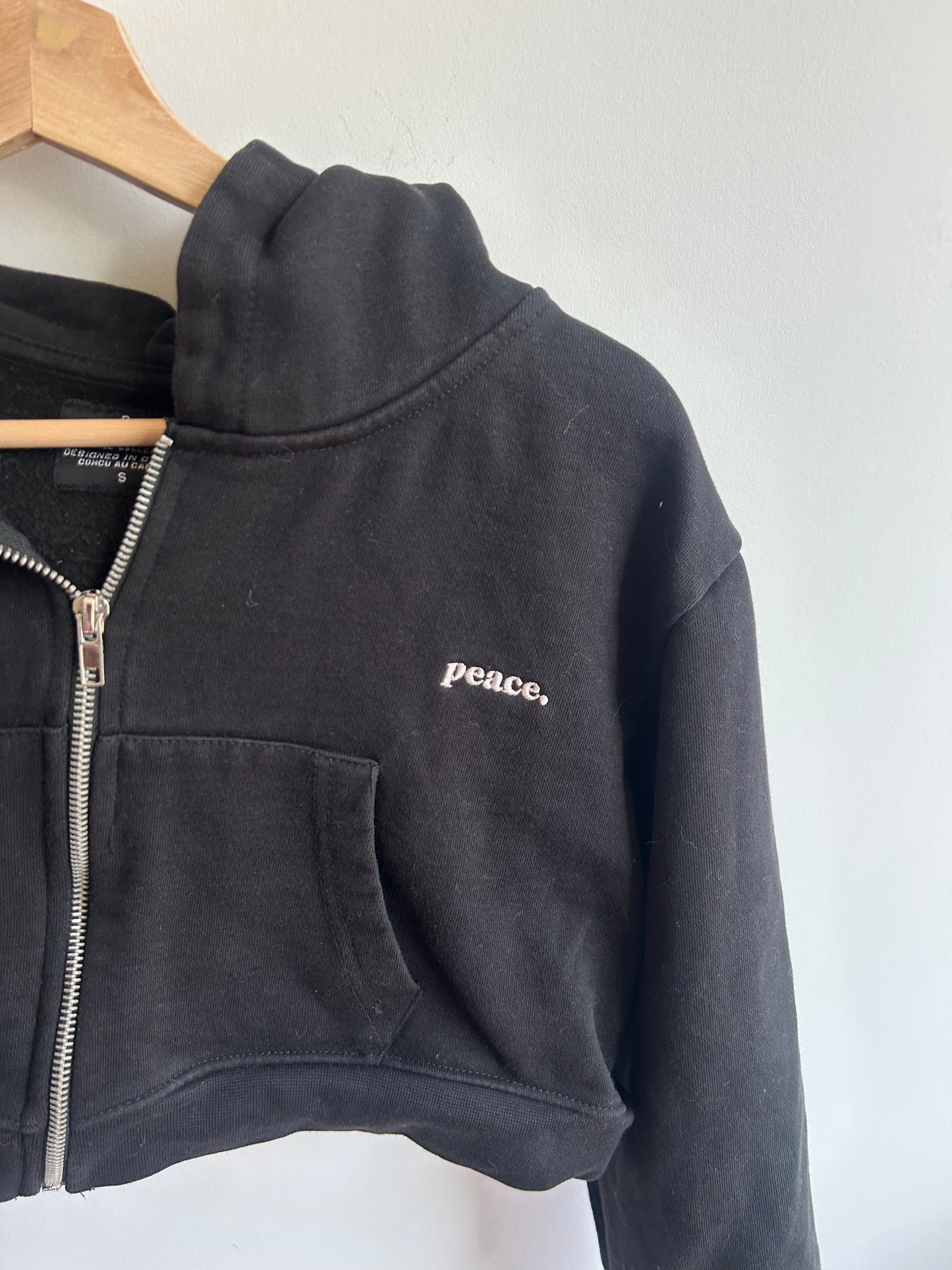 Cropped black sweatshirt S