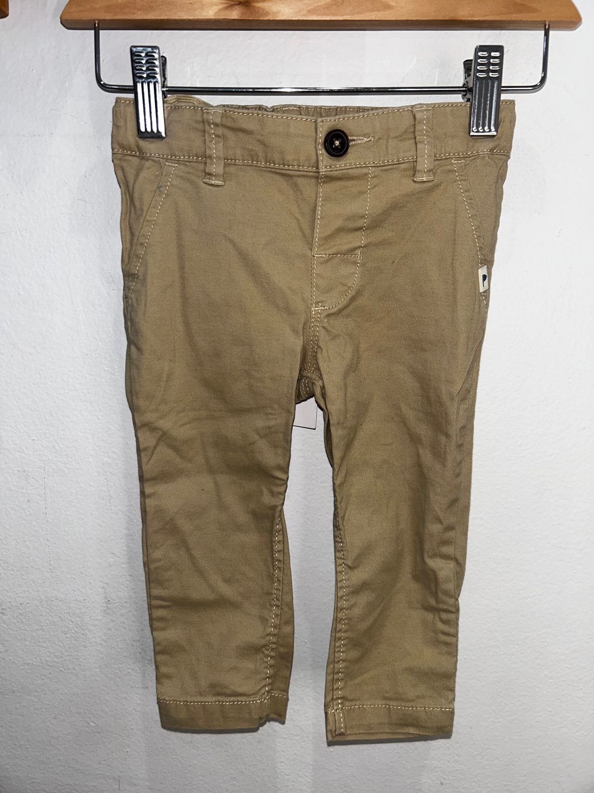 Beige chinos 6-9m