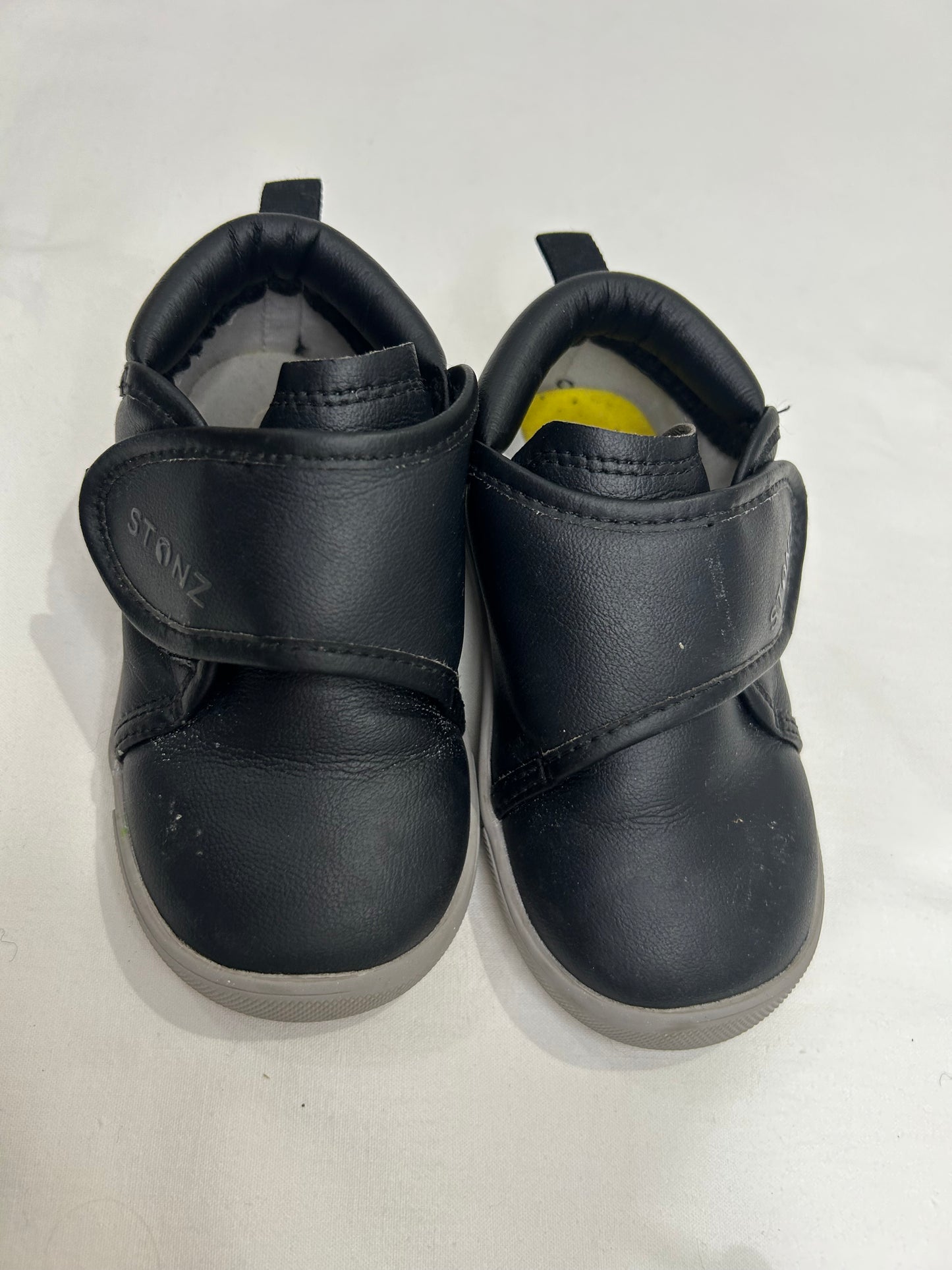 C8 black leather Stonz