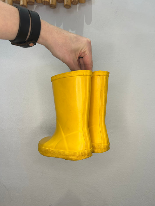 C8 yellow Hunter boots