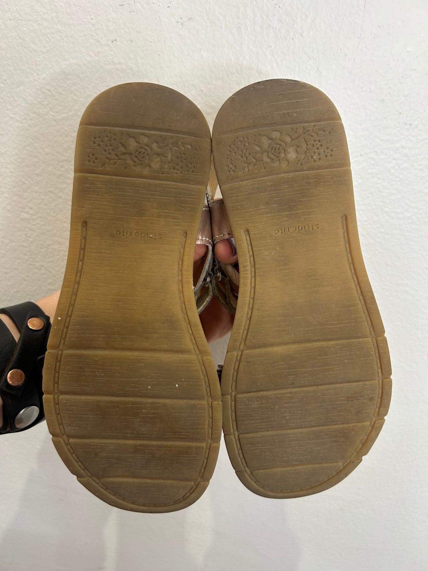 Y1 striderite gold sandals