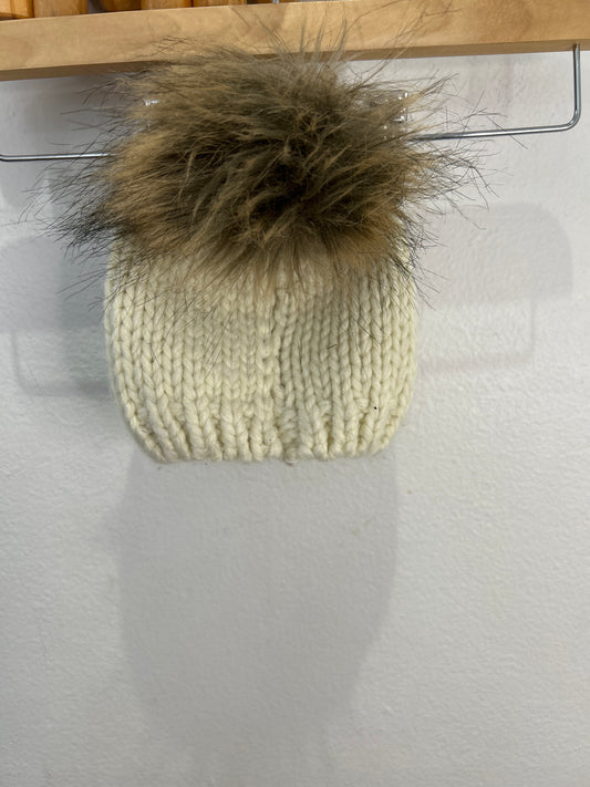 Pompom white hat 0-6m
