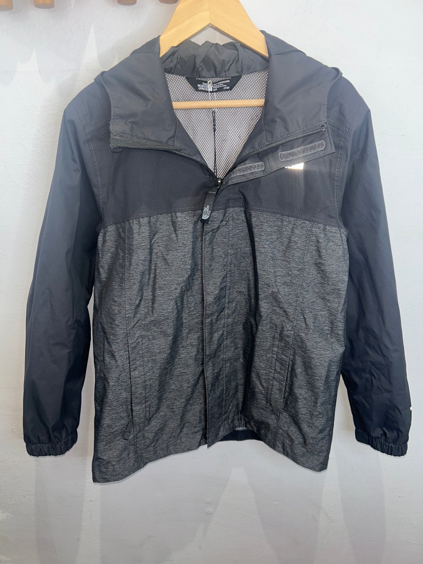 The North Face ash windbreaker 7-8y