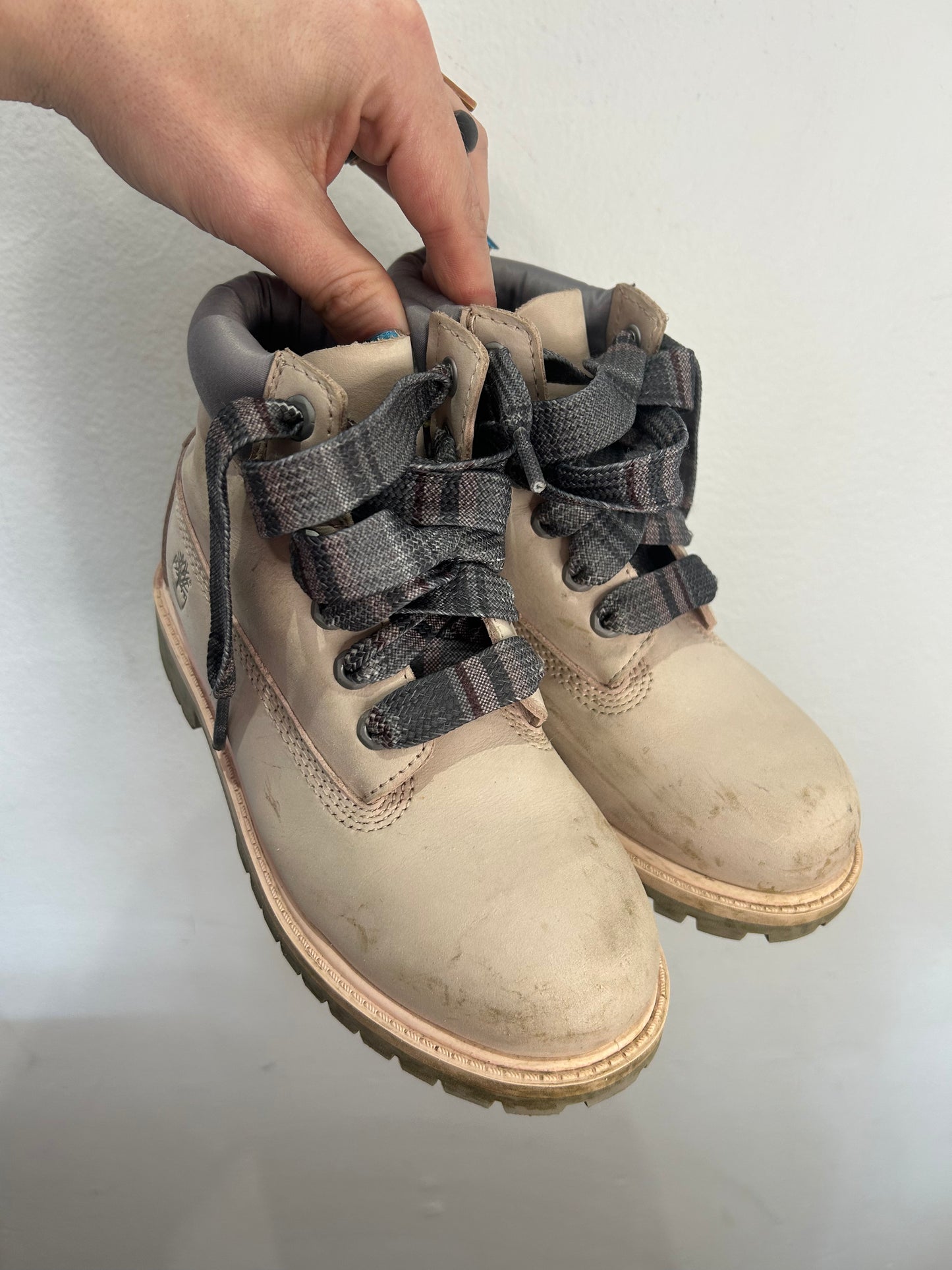 Y1 light pink Timberlands