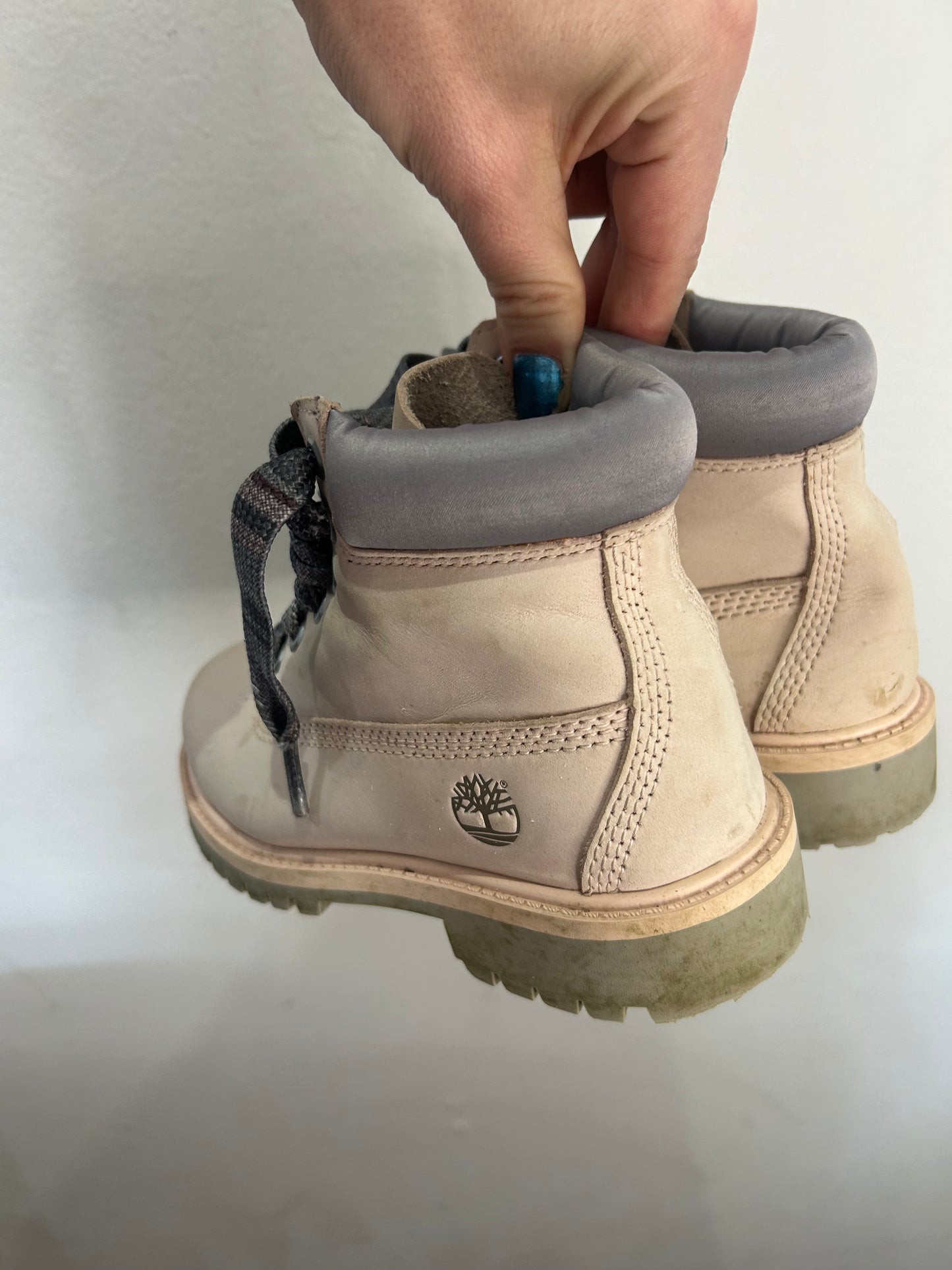 Y1 light pink Timberlands