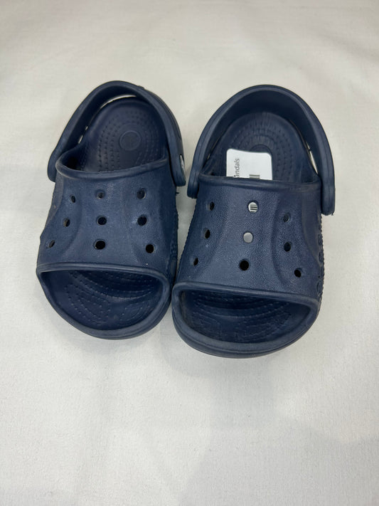 C6-7Y navy Croc sandals
