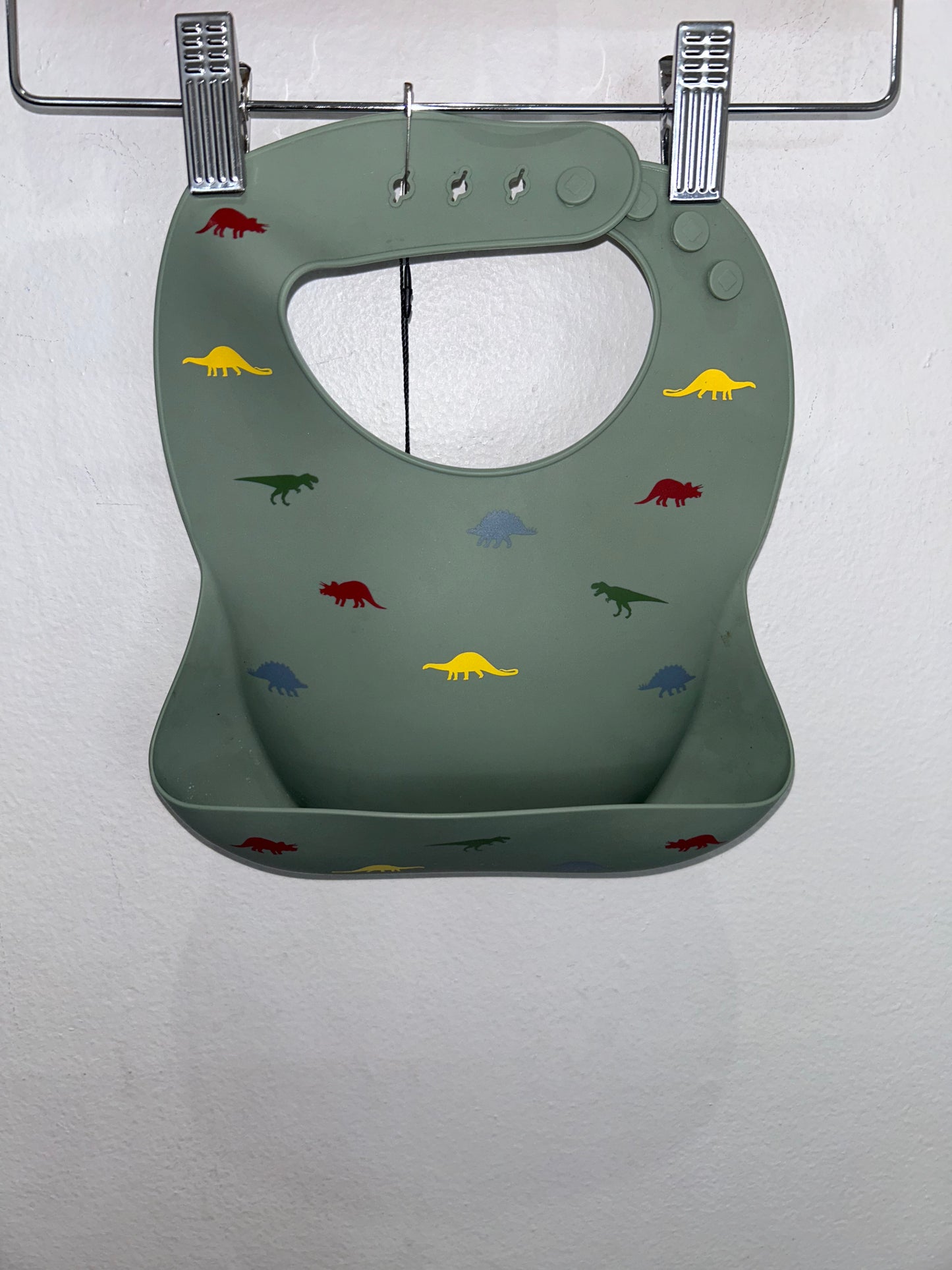 Sage dinos silicone bib