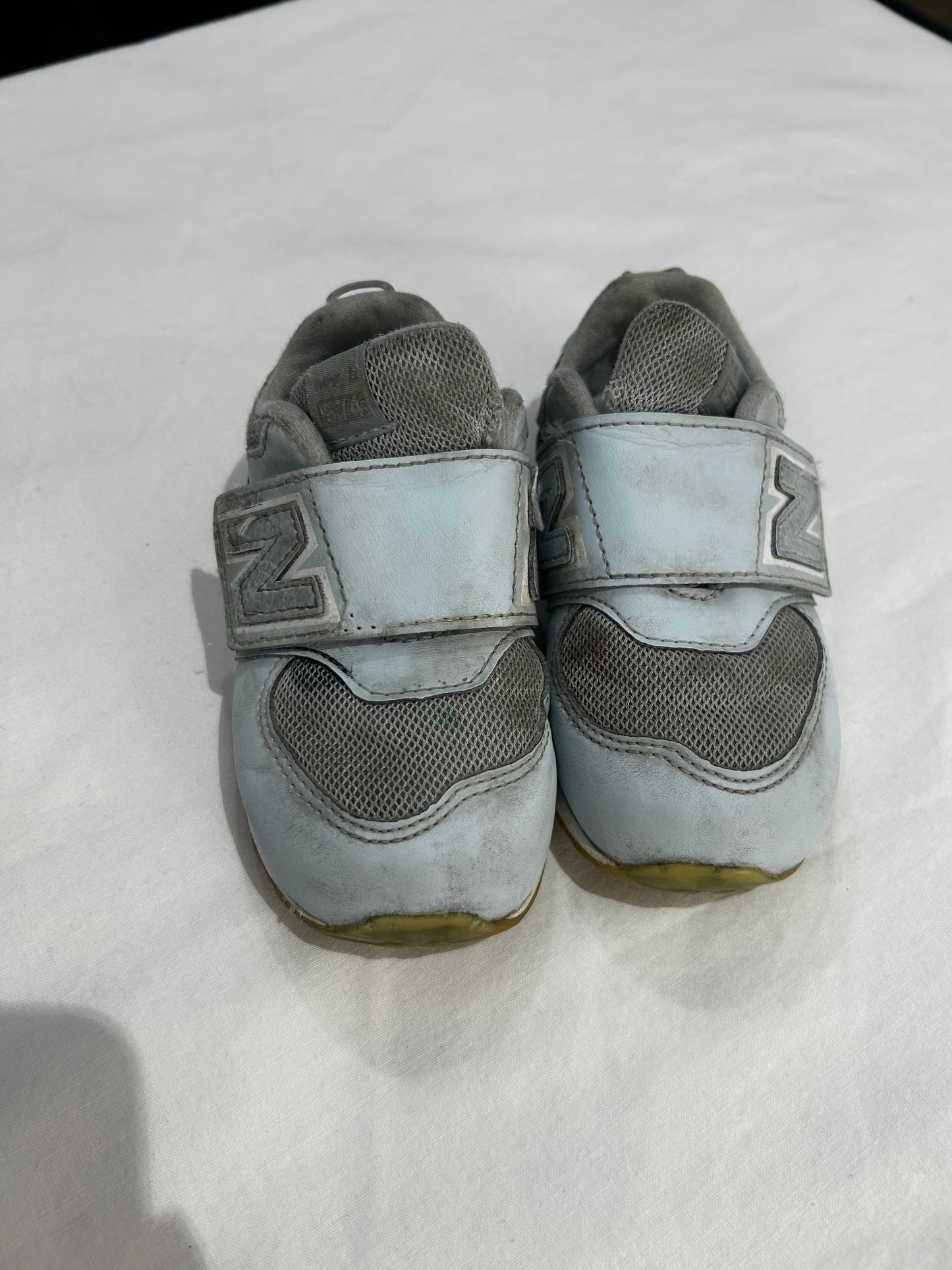 C7.5 New Balance light blue runners