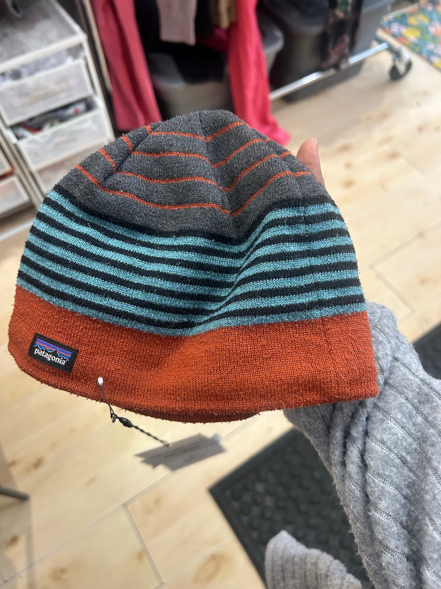 Patagonia orange beanie 2-5y