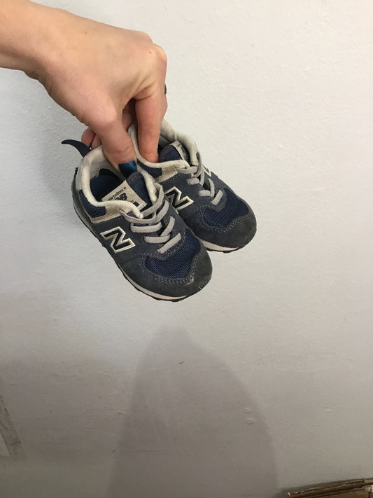 C5.5 blue New Balance sneakers