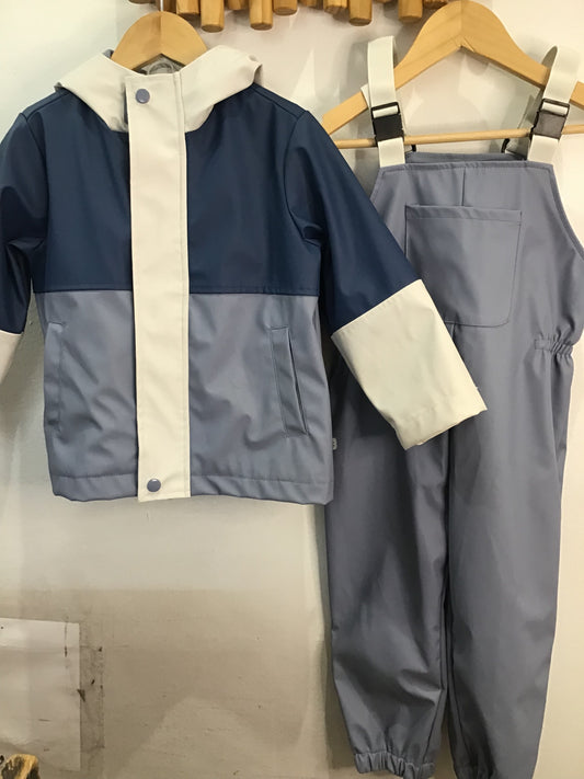 Blue shaded rainjacket 3y