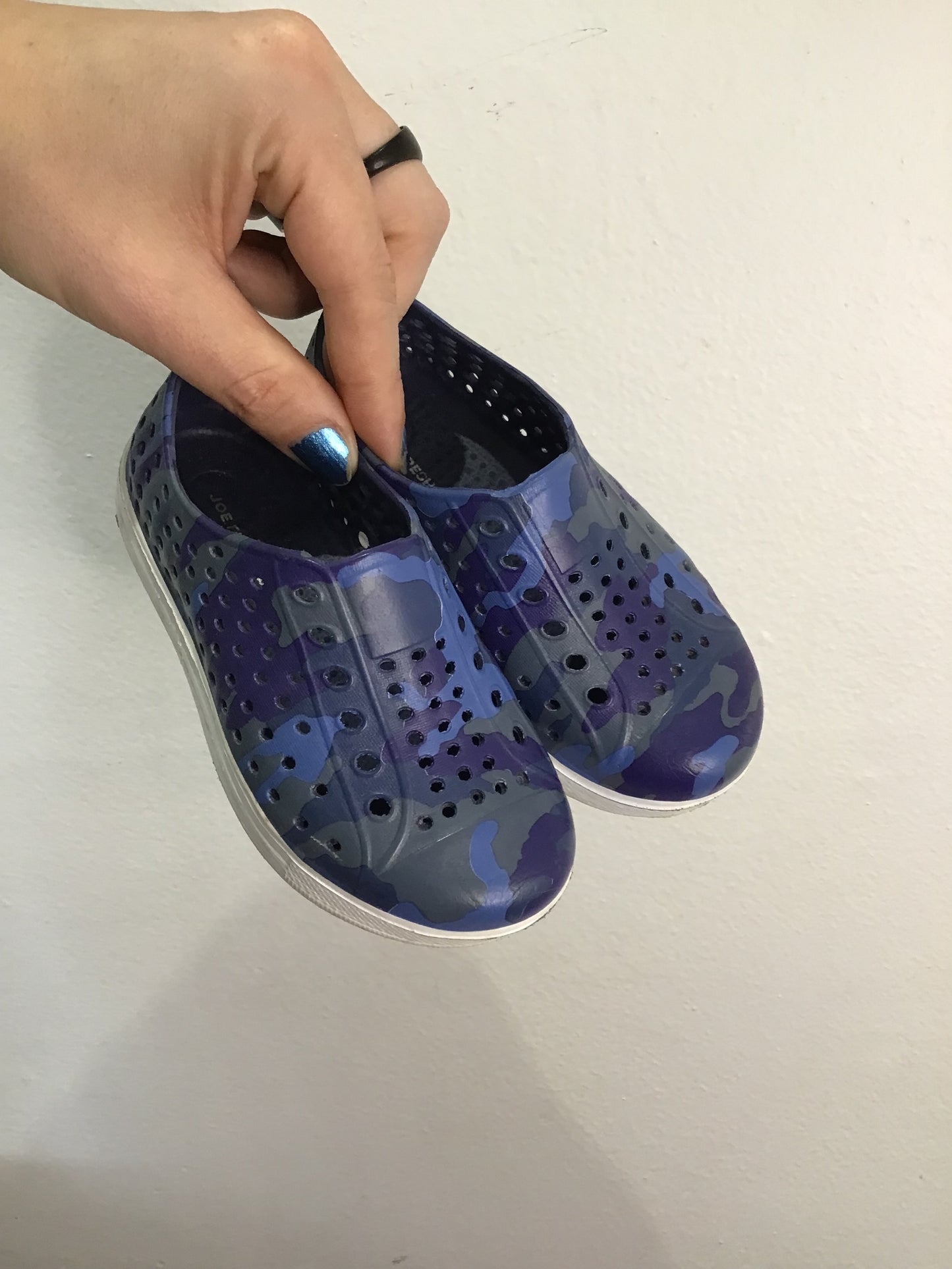 C8 blue camo rubber shoes