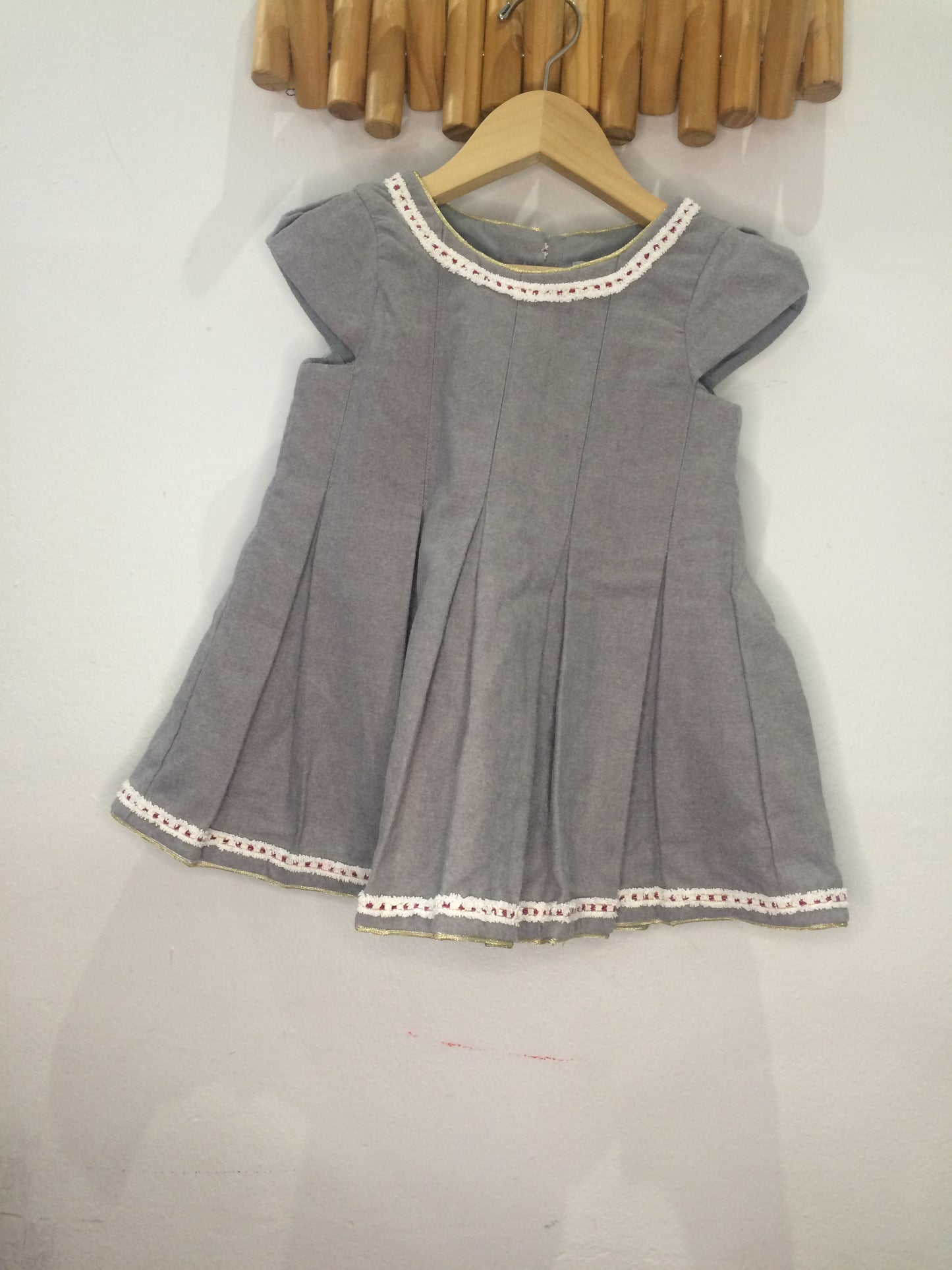 Grey pleat dress 2-3y