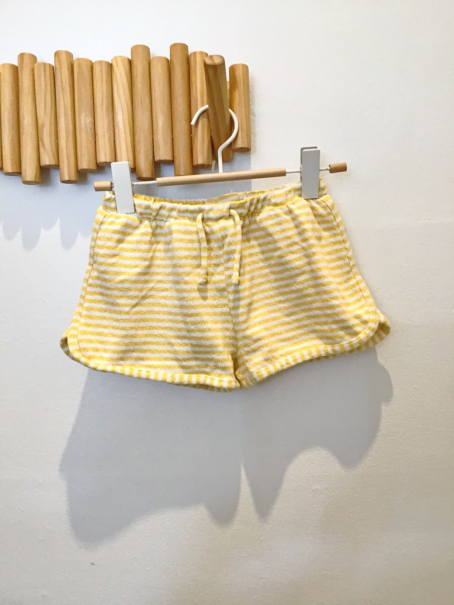 Yellow knit shorts 11-12y