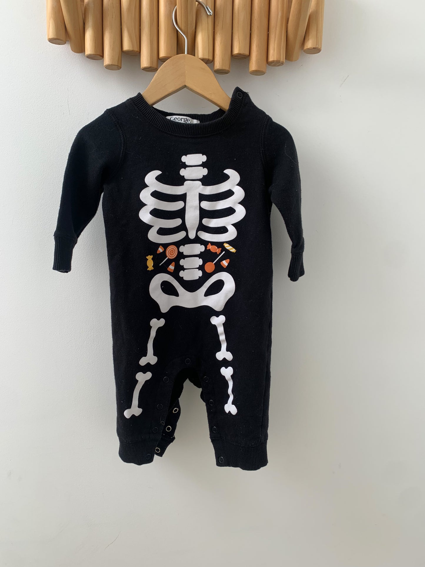 Skeleton pullover romper 6-12m
